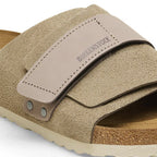 Sandalia Birkenstock Kyoto Gamuza Taupe, detalle del velcro y broches