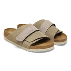 Sandalia Birkenstock Kyoto Gamuza Taupe, par completo en tres cuartos