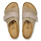 Sandalia Birkenstock Kyoto Gamuza Taupe, vista cenital del par