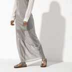 Sandalias Birkenstock Gizeh Graceful Taupe, calzado por modelo femenino