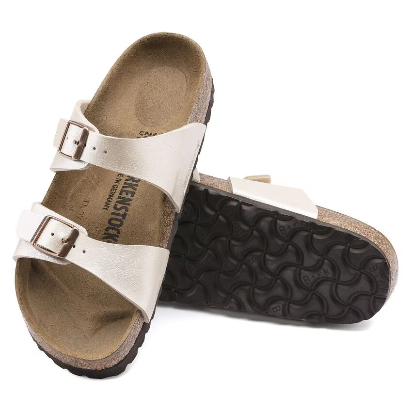 Sandalias Birkenstock Sydney Birko-Flor Graceful Pearl White, par con la suela a la vista