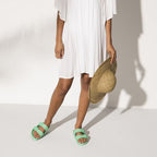 Sandalias Birkenstock Arizona EVA Bold Jade, calzado por modelo femenino, cuerpo entero