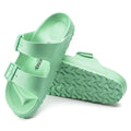 Sandalias Birkenstock Arizona EVA Bold Jade, par en perspectiva, vista de la suela