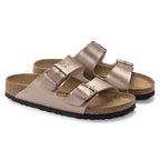Sandalias Birkenstock Arizona Copper, par completo en tres cuartos