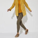 Sandalias Birkenstock Milano Big Buckle Oiled Leather Cognac, en uso, imagen de estilo de vida