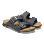 Sandalias Birkenstock Arizona Crosstown Oiled Leather Black, par completo en tres cuartos (2)