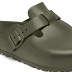Zuecos Birkenstock Boston EVA Khaki, detalle de la hebilla