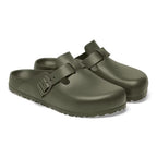 Zuecos Birkenstock Boston EVA Khaki, par completo en tres cuartos