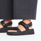 Sandalias Birkenstock Theda Natural Leather Black, calzado por modelo, primer plano del tobillo