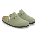 Zuecos Birkenstock Boston Soft Green Tea, par completo en tres cuartos