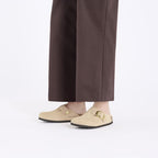 Zuecos Birkenstock Boston Big Buckle Nobuck Sandcastle, calzado por modelo femenino