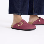 Zuecos Birkenstock Boston Big Buckle Berry Crush, calzado por modelo, primer plano del pie