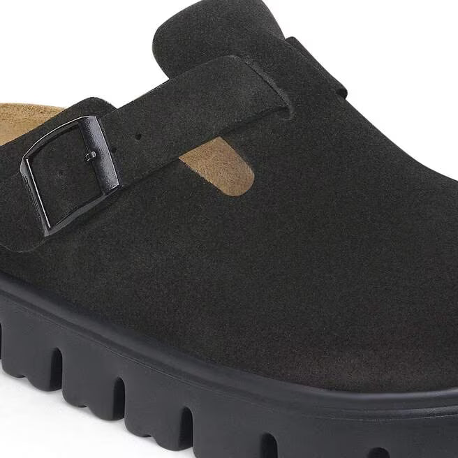 Zuecos Birkenstock Boston Chunky Black, detalle de la hebilla
