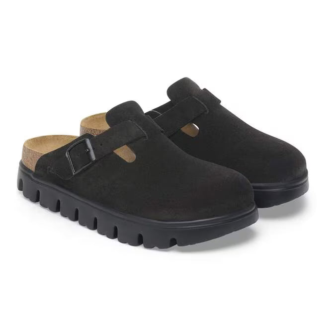 Zuecos Birkenstock Boston Chunky Black, par completo en tres cuartos