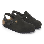Zuecos Birkenstock Tokio Black, par completo en tres cuartos