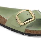 Sandalias Birkenstock Madrid Big Buckle High Shine Green Tea, detalle del material
