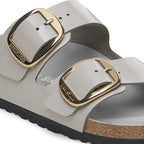 Sandalias Birkenstock Arizona Big Buckle Natural Leather Stone Coin, detalle del material