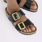 Sandalias Birkenstock Sydney Luxe Buckle Graceful Licorice, calzado por modelo, primer plano del tobillo