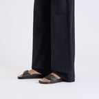 Sandalias Birkenstock Madrid Big Buckle EVA Black, calzado por modelo femenino, primer plano del pie