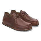 Zapatos Birkenstock Utti Natural Leather Roast, par completo en tres cuartos