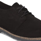 Zapatos Birkenstock Uppsala Low Suede Black, detalle del material y costuras