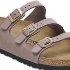 Sandalias Birkenstock Florida Nobuck Faded Purple, detalle de las hebillas