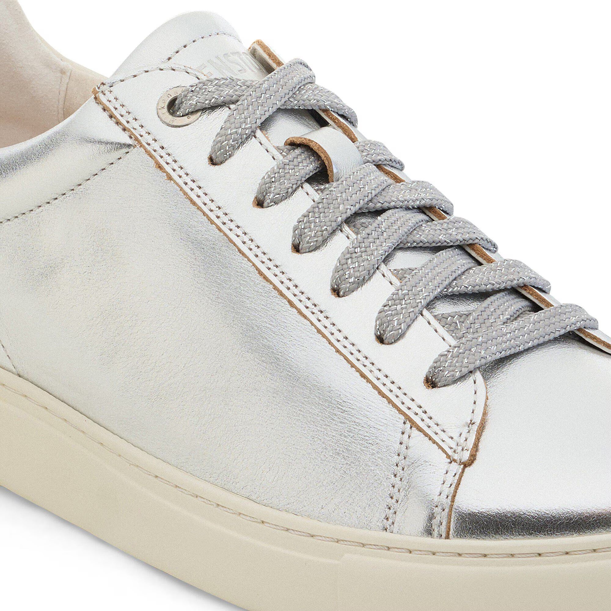 Bend Low Cuero Metallic Silver
