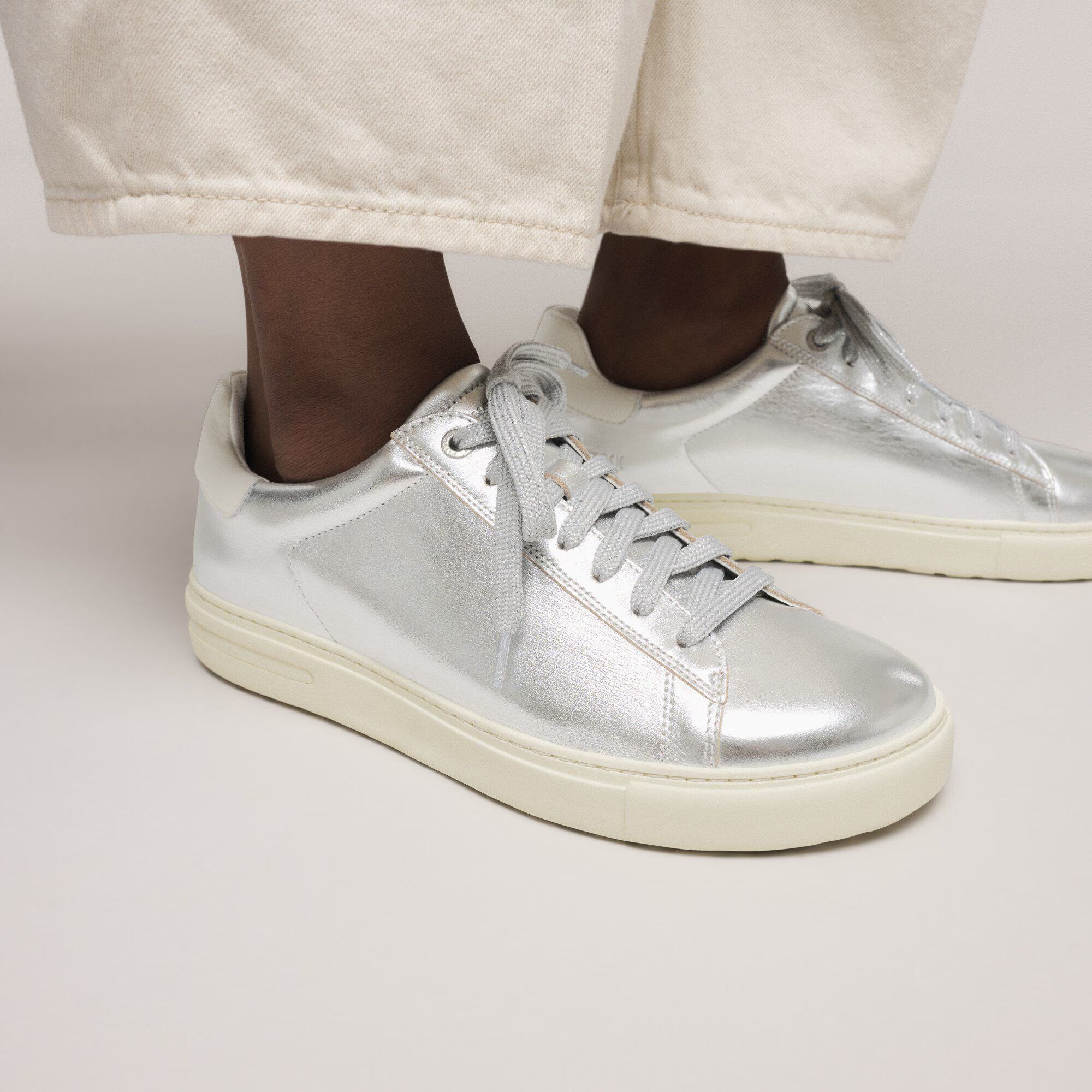Bend Low Cuero Metallic Silver