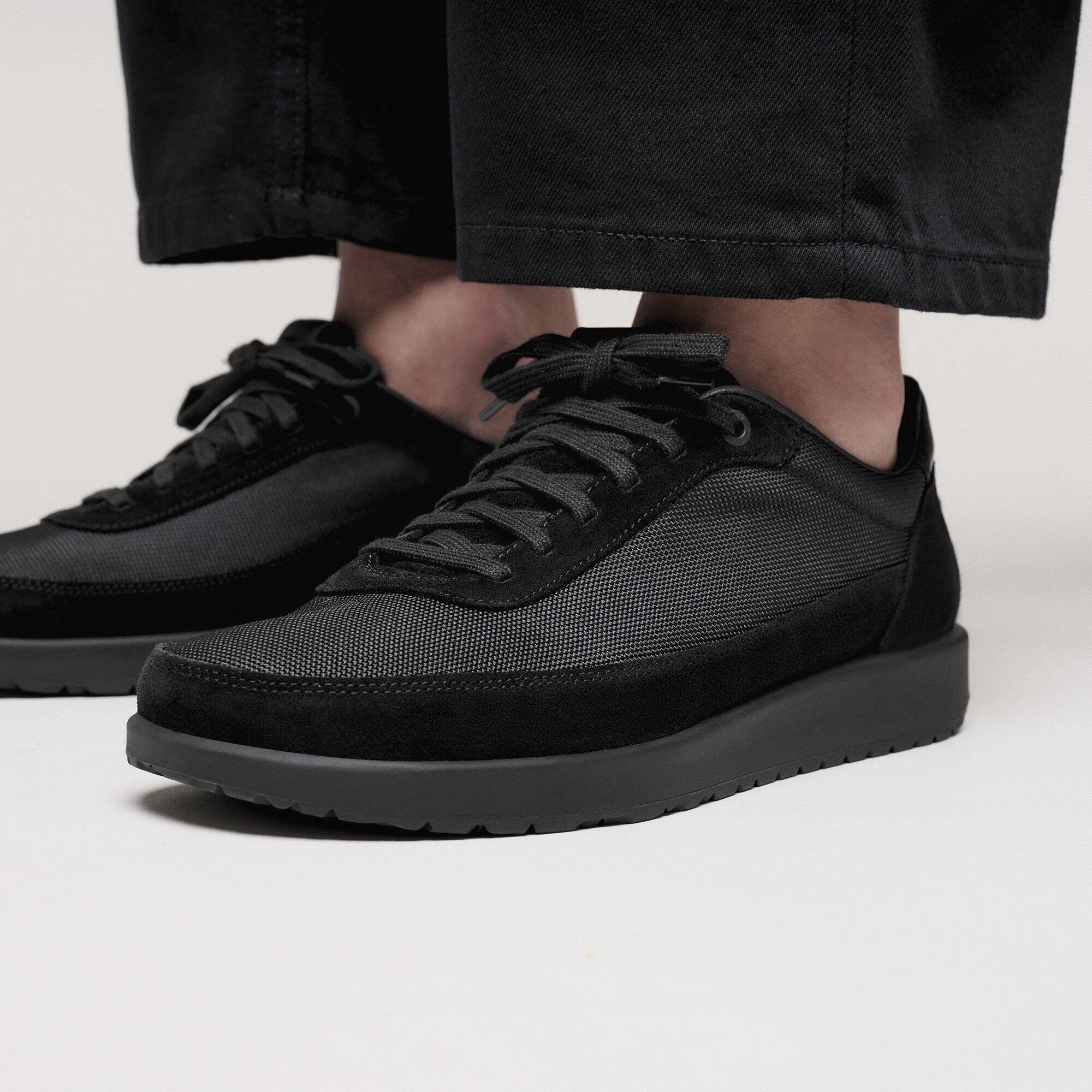 Honnef City Gamuza Triple Black