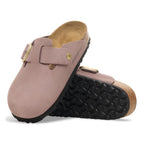 Zuecos Birkenstock Boston Big Buckle Nobuck Faded Purple, par en perspectiva, vista de la suela