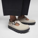 Zapatos Birkenstock Paris Chunky Oyster, calzado por modelo, primer plano del pie