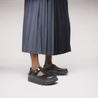Zapatos Birkenstock Paris Chunky Black, calzado por modelo femenino, cuerpo entero