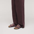 Sandalia Birkenstock Arizona Birko-flor Zinfandel, calzado por modelo, piernas y calzado