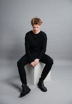 Helsinki Preto Black, calzado por modelo masculino, cuerpo entero