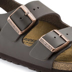 Sandalias Birkenstock Milano Dark Brown, detalle del material