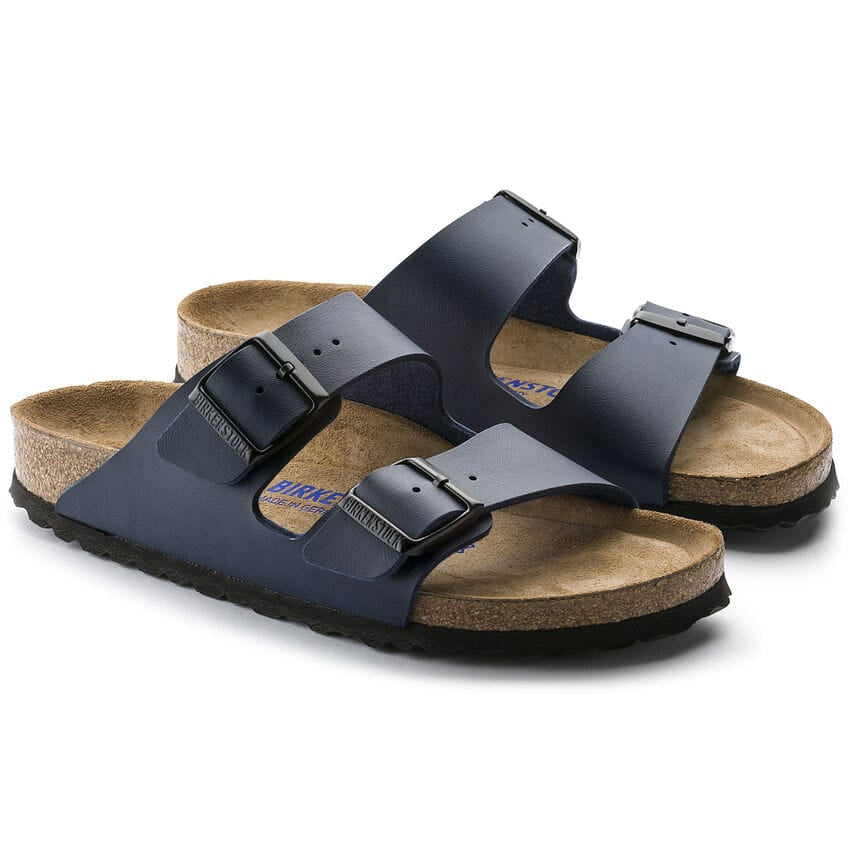 Sandalias Birkenstock Arizona Blue Soft, par completo en tres cuartos