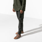 Sandalias Birkenstock Milano Mocha, calzado por modelo masculino