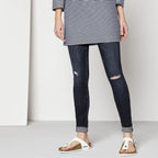 Sandalias Birkenstock Gizeh White, calzado por modelo femenino