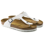 Sandalias Birkenstock Gizeh White, par completo en tres cuartos