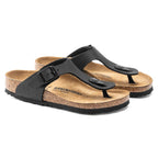Sandalias Birkenstock Gizeh Kids Black, par completo en tres cuartos