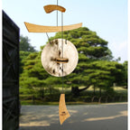 Chimes Woodstock Emperor Wind Gong - Small, en uso, imagen de estilo de vida