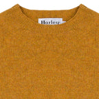 Sweater Harley of Scotland Sweater Harley Mujer Gold Dust, detalle del cuello y textura