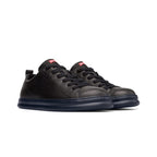 Zapatillas Camper Runner Four Negro, vista frontal en tres cuartos