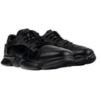 Zapatillas Camper Karst Negro, vista frontal en tres cuartos