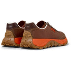 Zapatillas Camper Drift Trail Marrón, vista trasera en tres cuartos