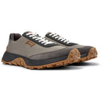 Zapatillas Camper Drift Trail Gris, vista frontal en tres cuartos