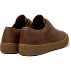 Zapatos Camper Peu Terreno Marrón, vista trasera en tres cuartos