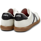 Zapatillas Camper Pelotas Soller Blanco/negro, vista trasera en tres cuartos