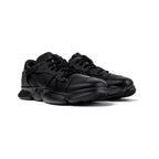 Zapatillas Camper Karst Negro, vista frontal en tres cuartos