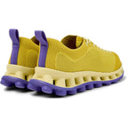 Zapatillas Camper Pelotissima Amarillo, vista trasera en tres cuartos